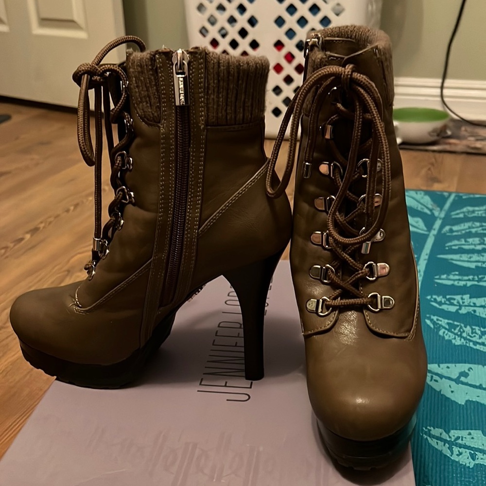 Size 8 Jennifer Lopez high heel boots